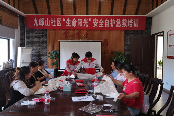 开展“生命阳光”第二期安全自护急救培训.jpg