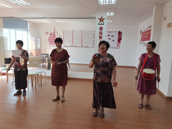 陈华浦社区：三句半排练  歌颂人亚先锋.jpg