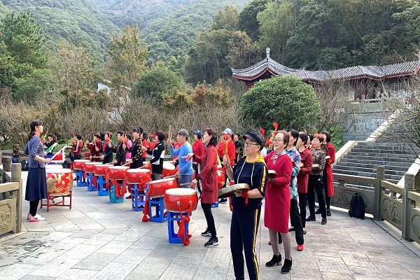 晚霞鼓声学员九峰山环保公益行 (3).JPG