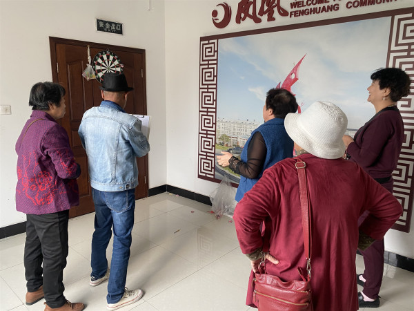 凤凰社区：举办“运动更有趣 生活更精彩”老年人趣味运动会 1.jpg