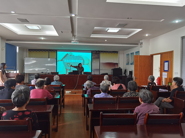 陈华浦社区：开展“高血压预防和控制”讲座1 (1).jpg