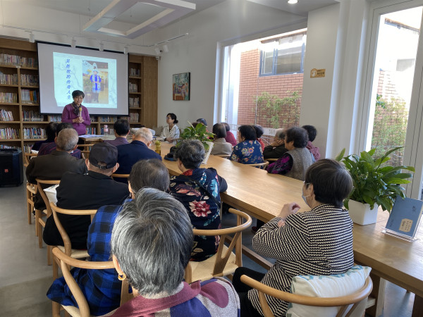 凤凰社区：开心微课堂——讲述吴胜明的传奇人生 .jpg