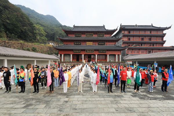 大碶灵峰山葛洪文化健康行 (1).jpg