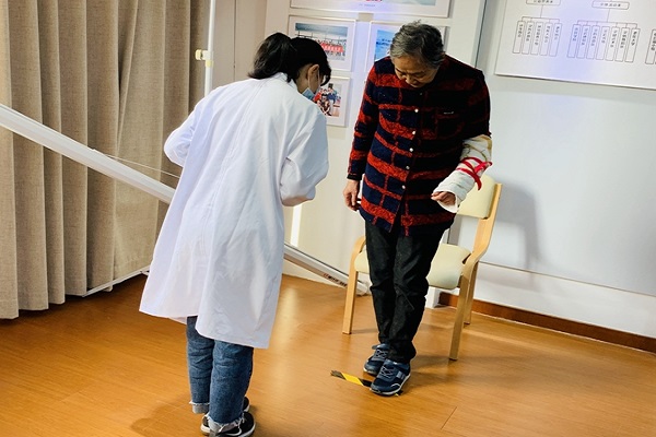 开展老年人防跌倒调查评估活动 (1).jpg