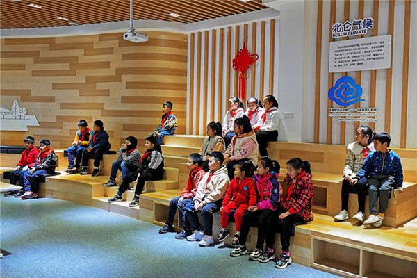 回眸革命岁月  留住历史记忆 (1).jpg