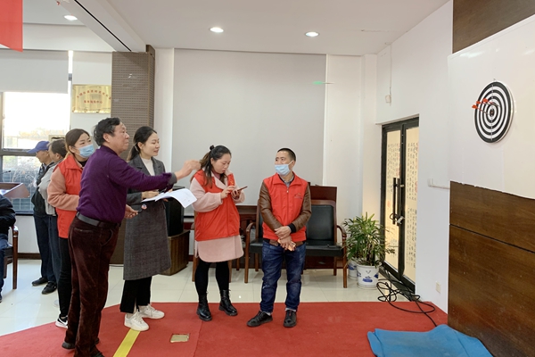 举办“乐享运动 全民健康”老年飞镖争霸赛.jpg