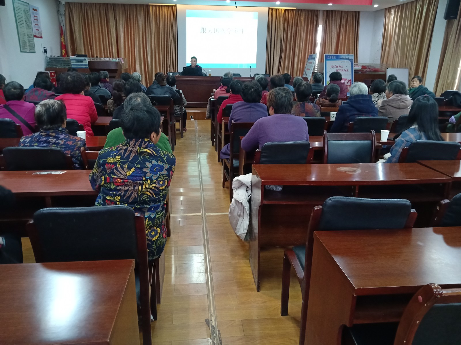镇海区澥浦镇岚山村开展中医四季养生讲座.jpg