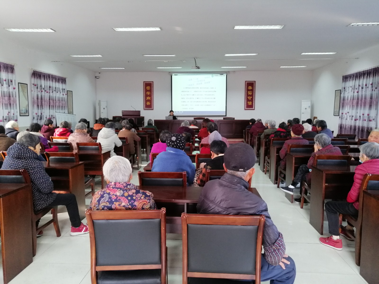 镇海区澥浦镇庙戴村开展“远离三高”健康知识讲座2.jpg