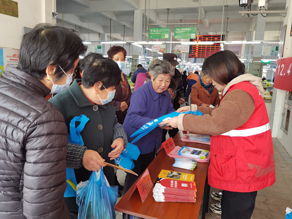 陈华浦社区：弘扬宪法精神 推进法治建设.jpg