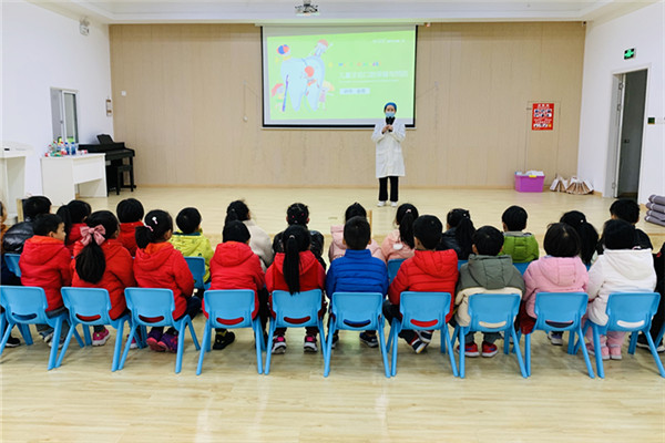 开展幼儿口腔健康公益讲座 (1).jpg