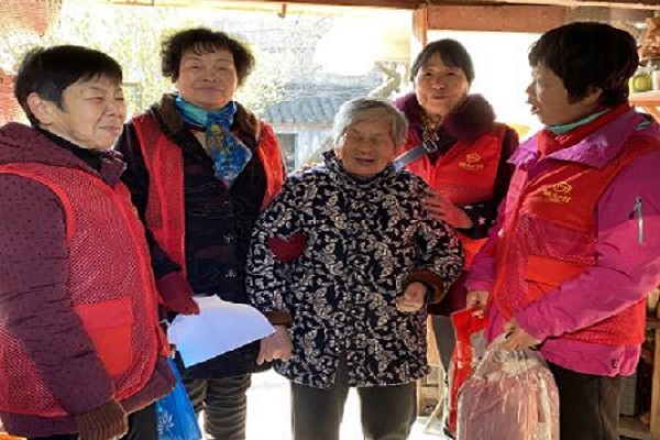 冬至送温暖 情暖老人心.jpg