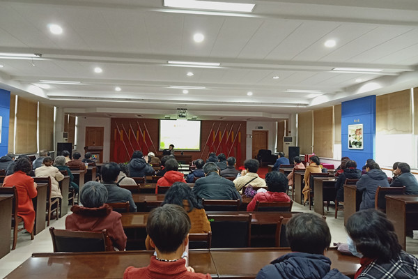 金牛奔盛世 紫燕舞新春.jpg