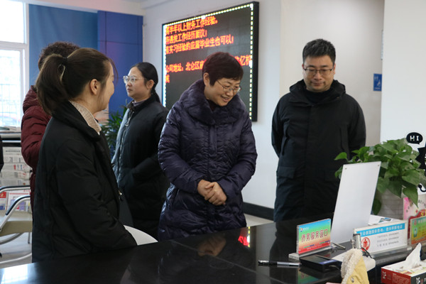 区统战部部长陆亚芬一行调研社区侨务工作 (1).jpg