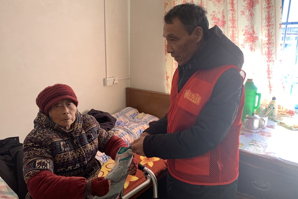 不忘初心送温暖  组织关怀暖人心.JPG