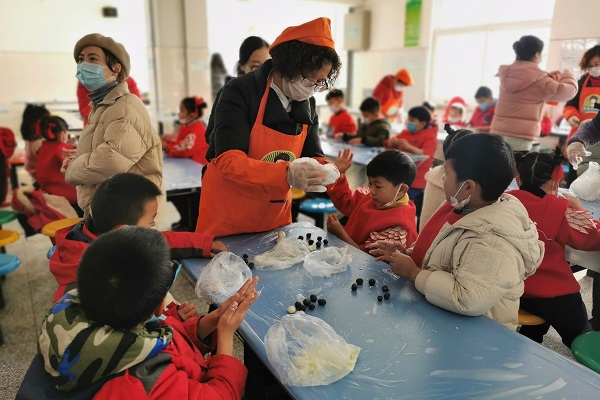 迎新做汤圆 温情暖校园 (1).jpg