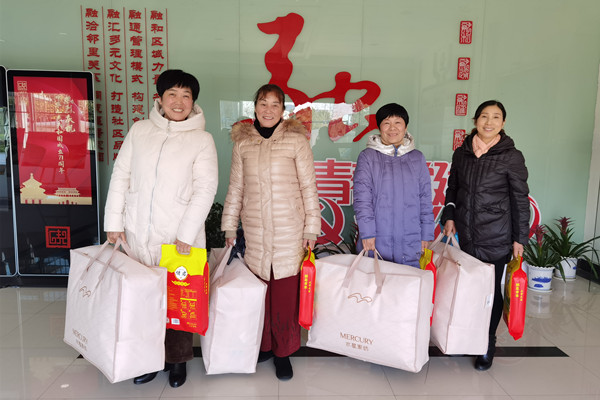 开展居民阿姨迎新春慰问.jpg