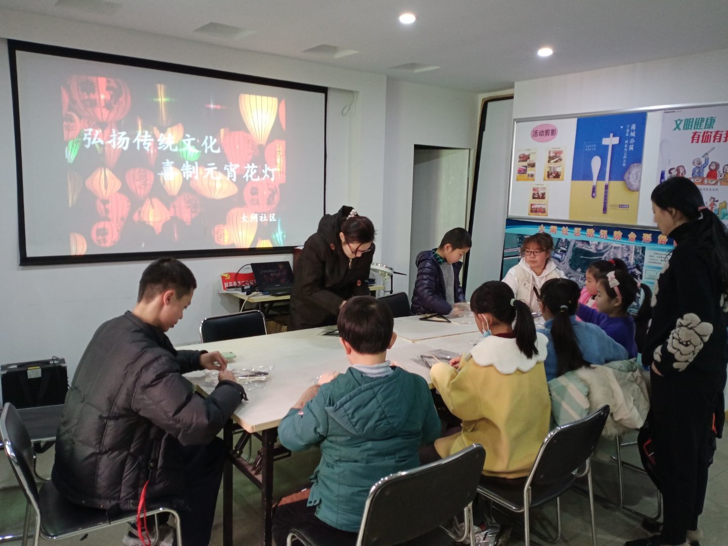 弘扬传统文化 喜制元宵花灯.jpeg