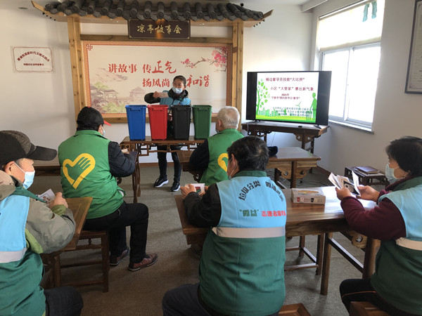 北仑霞浦社教中心沙湾分中心：桶边督导员技能“大比拼” 小区“大管家”赛出新气象1.jpg