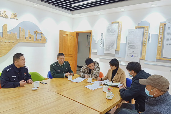 学习喀喇昆仑精神 横杨青年积极入伍.jpg