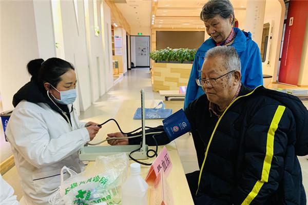 春意暖暖学雷锋 红领集市暖人心 (2)(1).jpg