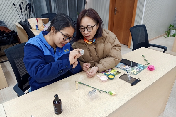 幸福女职工增能——做魅力女人，精油口红DIY活动 (2).jpg