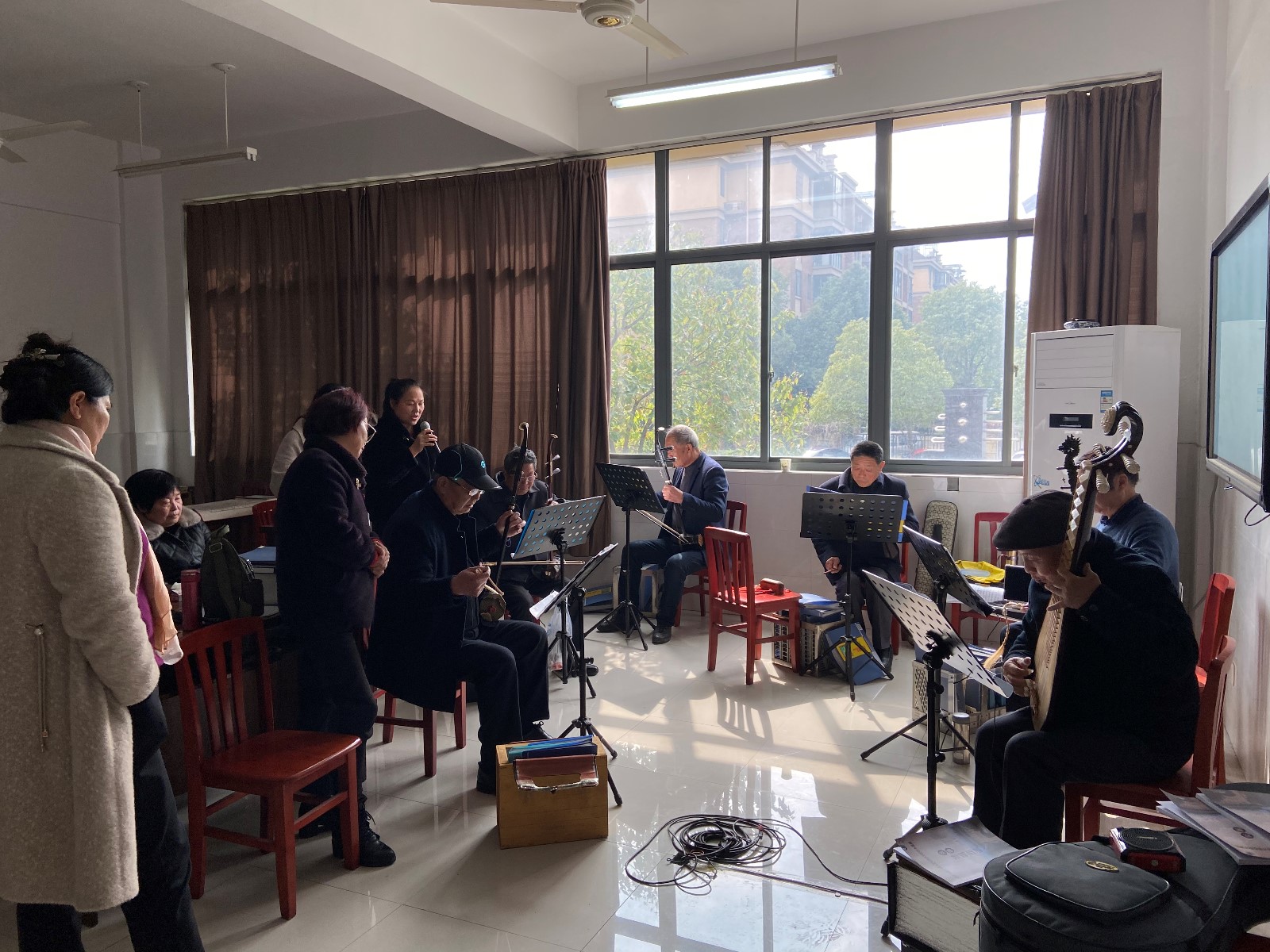 临山成校戏曲弹唱班开班.jpg