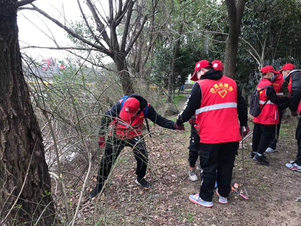 北仑霞浦社教中心沙湾分中心：开展“学习雷锋精神 发挥青年力量”亲水行动.jpg