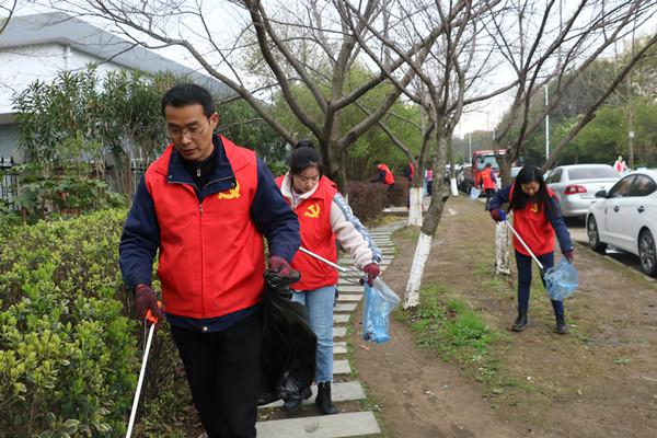 红色领航体验环卫难点 学习雷锋增强深度 (2)(1).jpg
