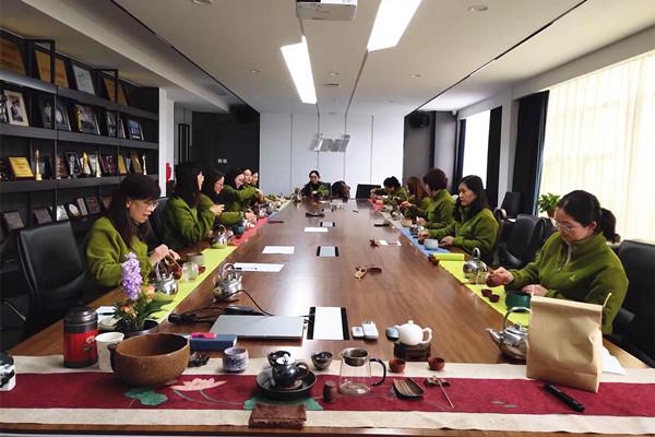 举行品茗茶香 “横”久魅力---妇女节功课入企体验活动 (2)(1).jpg