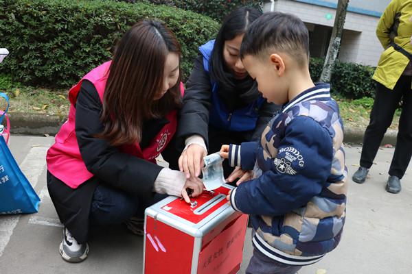 开展“健康同行 关爱女性”捐款活动 (2)(1).jpg