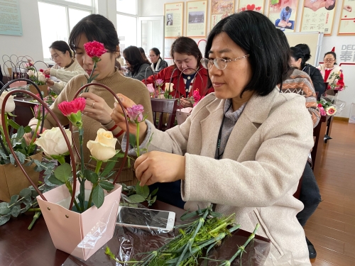 “巾帼展魅力 花漾庆百年”艺术插花活动1.jpg