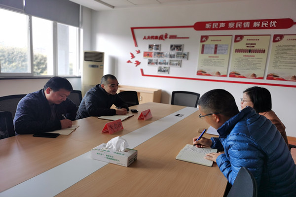 人大代表接待日 听听居民“心头事.jpg