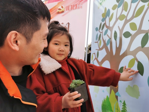 “绿二代”接过环保接力棒 跑出垃圾分类加速度.jpg