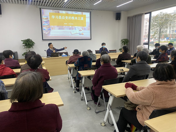 开展“学习是应变的根本之道”讲座 (1).jpg