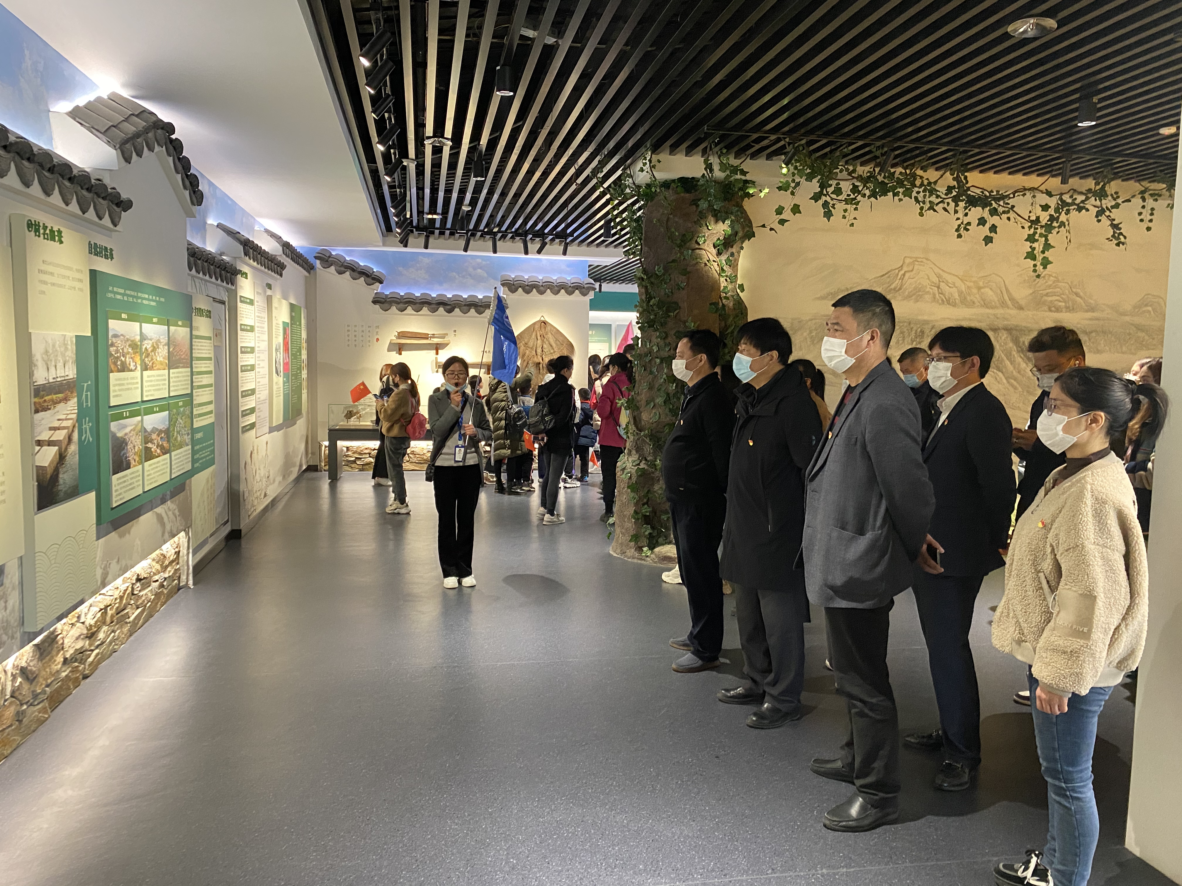 2021年3月21日青墩社区：开展“踏寻红色足迹 追忆风雨历程”主题党日活动.jpg