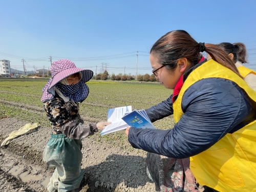 春苗先锋来助力 气象服务润民心.jpg