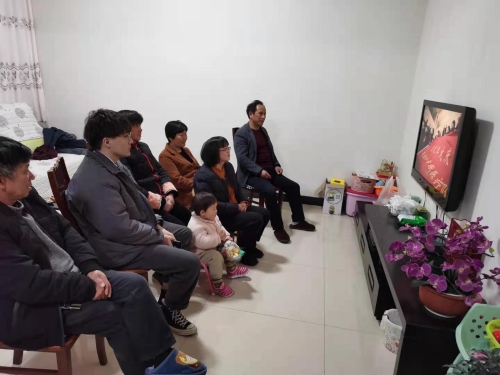 观抗疫故事 做时代新人.jpg