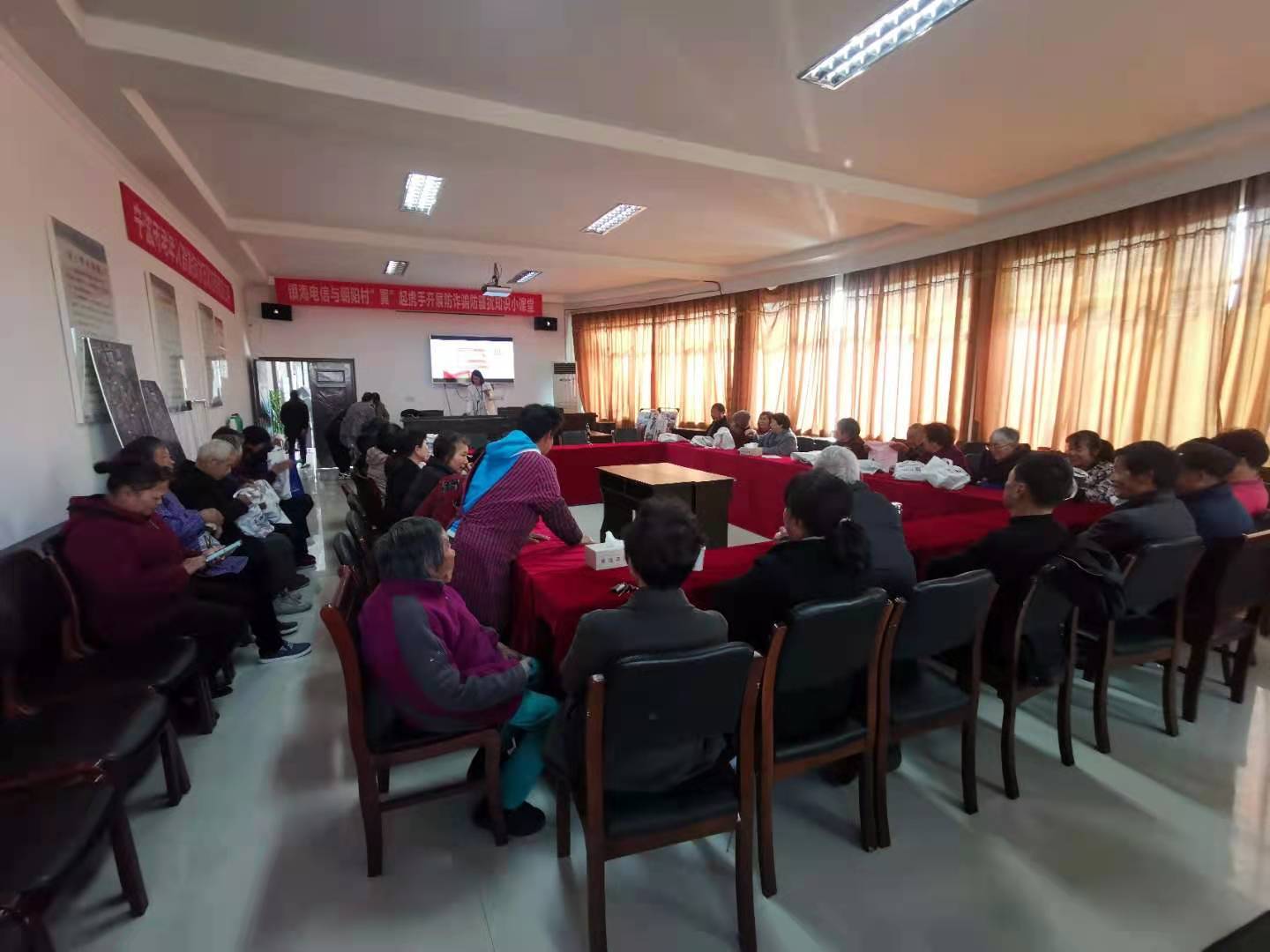 讲座.jpg