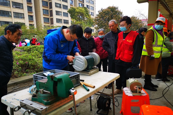 “童享蓝天，绿苑万家”环保课堂进小区——垃圾分类，从娃娃抓起 (3).jpg