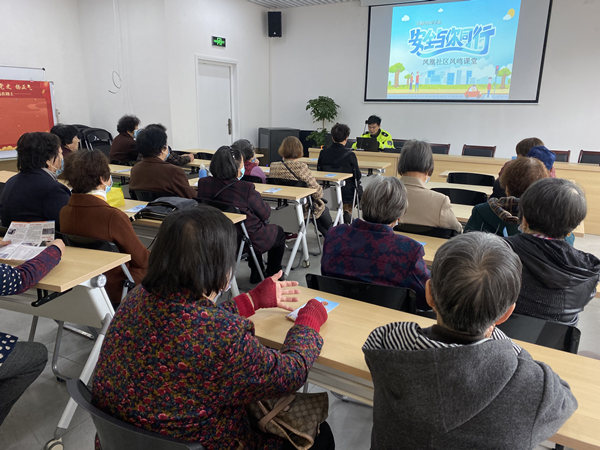 “凤鸣”课堂开展交通安全知识讲座.jpg
