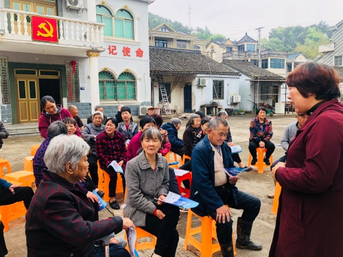 邻里围坐话妙招 垃圾分类互学习.jpg