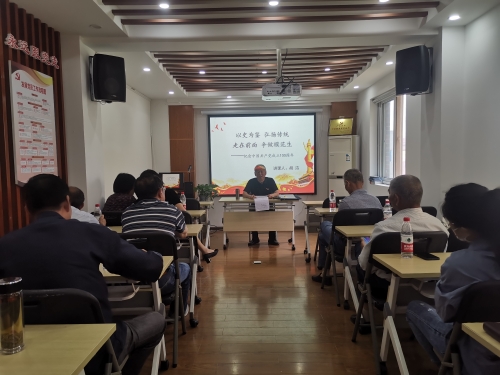 老党员忆峥嵘 党员聆听地方党史.jpg