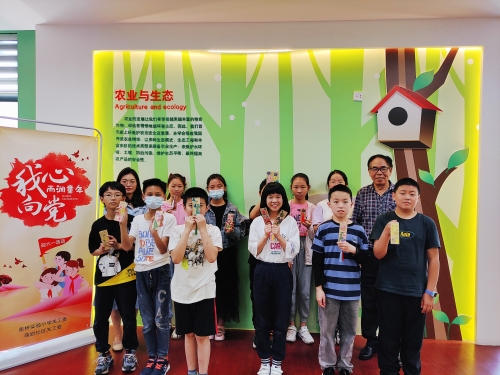 “我心向党 雨润童年”DIY书签迎六一活动.jpg