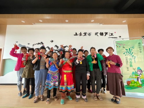 话端午绣香囊 民族团结一家亲.jpg