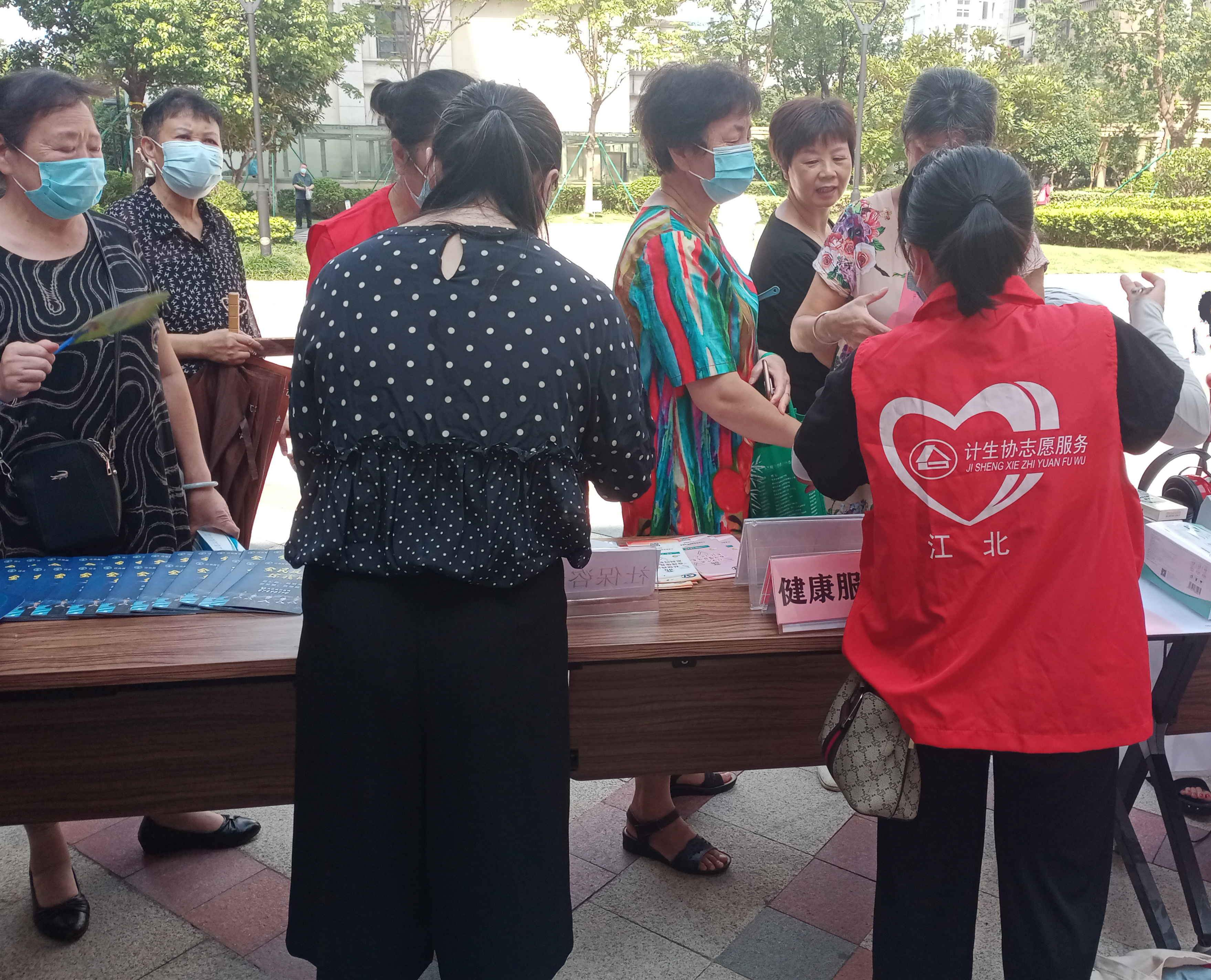 大闸社区开展计生宣传活动 (3).jpg