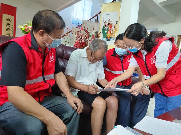 陈华浦社区：开展 “宁波市创建文明典范城市”宣传教育活动2.jpg